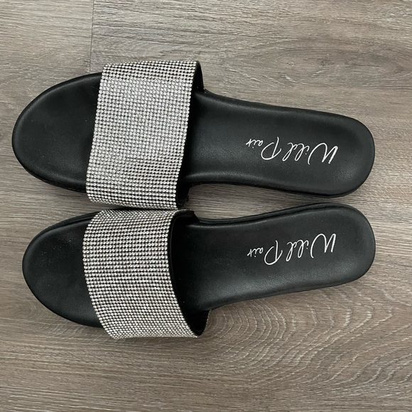 Wild Pair Womens Rhinestone Slip On Slide Sandals - Picture 3 of 4